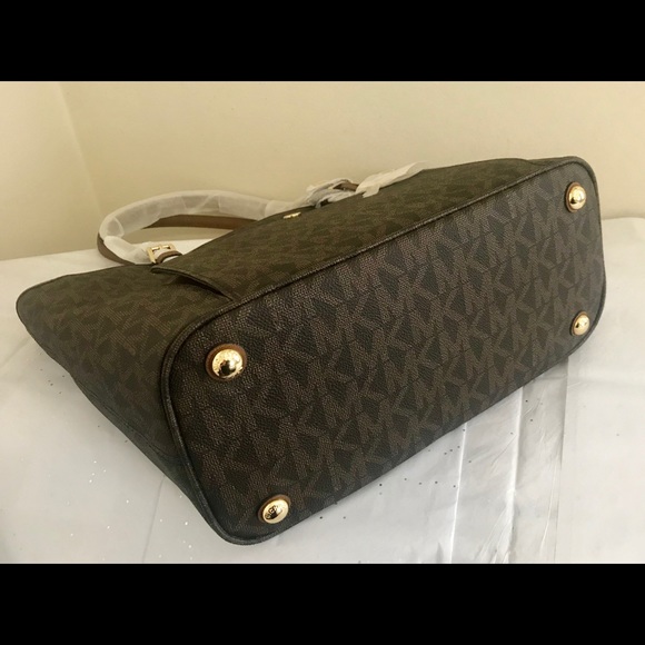 💕💕Michael Kors Large Snap Pocket Tote - Picture 3 of 8